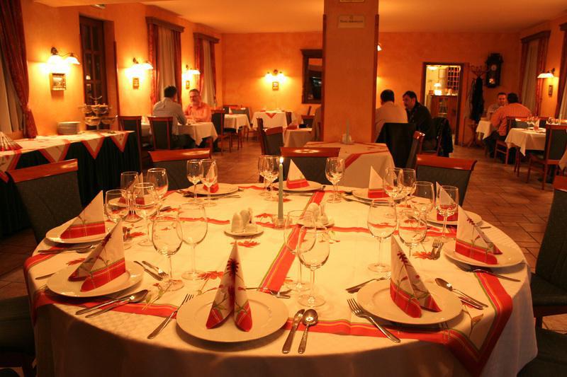 Gastland M0 Hotel & Conference Center Szigetszentmiklós Restaurante foto